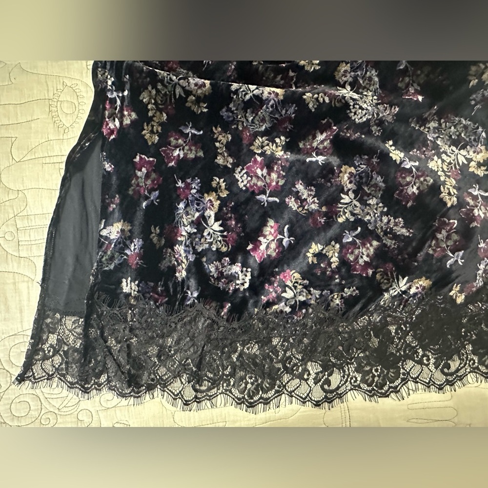 Gold Hawk Black Floral Velvet Lace Trim Skirt NWT Size Small - Picture 9 of 10